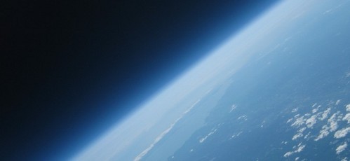 Снимок на границе космоса и атмосферы