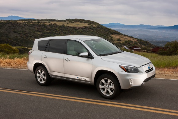 Полностью электрический Toyota RAV4 EV поступит в продажу летом