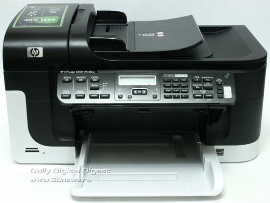  HP Officejet Pro 6500 Wireless E709n. Вид спереди с приподнятым приемным лотком 