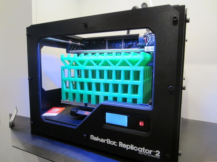 Настольный 3d-принтер MakerBot Replikator 2. canprint3d.com