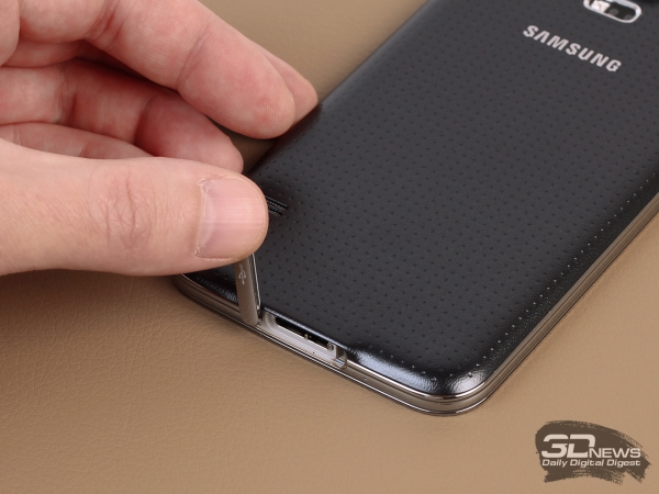  Samsung Galaxy S5: micro-USB 3.0 connector 