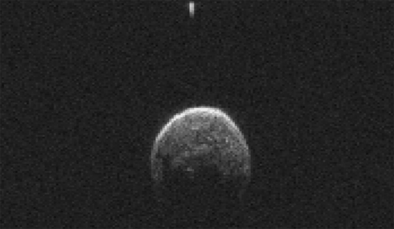 Фото дня: сближение астероида 2004 BL86 и его луны с Землёй