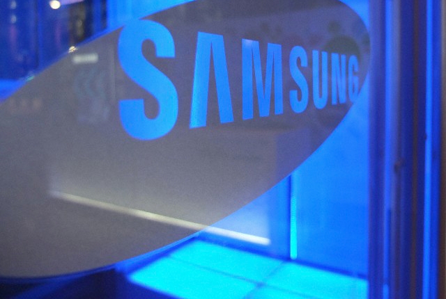 Обнародованы характеристики и изображения смартфона Samsung Galaxy J1