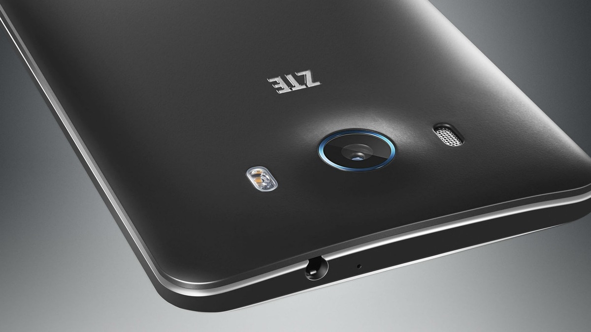 MWC 2015: смартфон ZTE Grand S3 умеет сканировать глазное яблоко