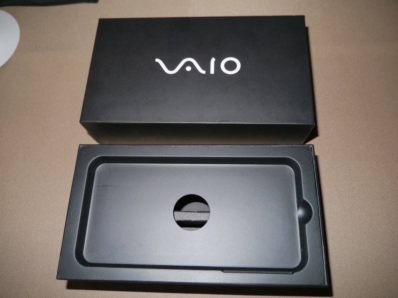 Первый смартфон VAIO давно одобрен для продажи