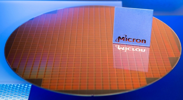 300-мм подложка с микросхемами TLC NAND изготовления Intel Micron Flash Технолоджис