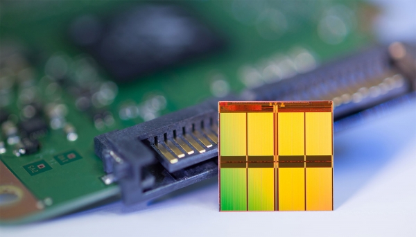 Схема NAND флеш-памяти Micron