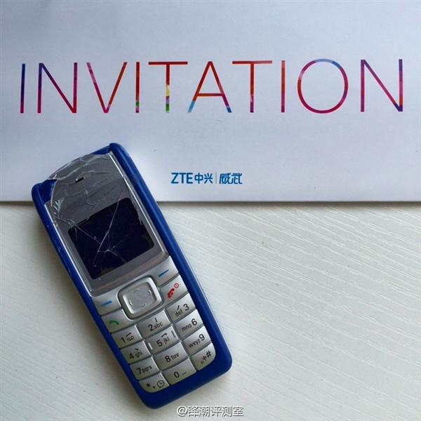 ZTE подшучивает над Meizu, рассылая приглашения в комплекте с разбитым Nokia 1110