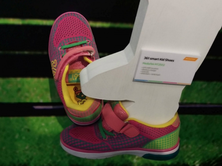 Создана детская обувь с GPS-трекером