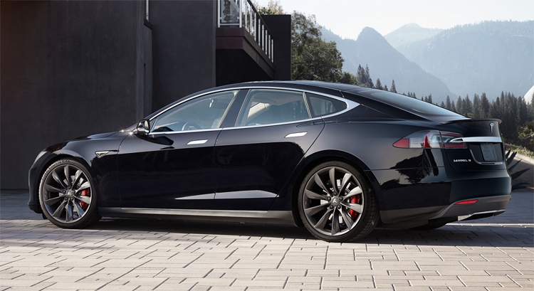 Седан Tesla Models S преодолел на одной подзарядке почти 730 км