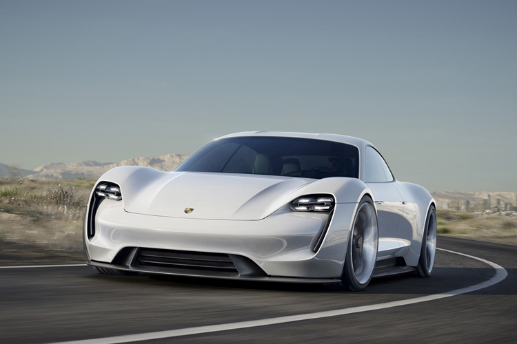 Видео дня: концептуальный электромобиль Porsche Mission E