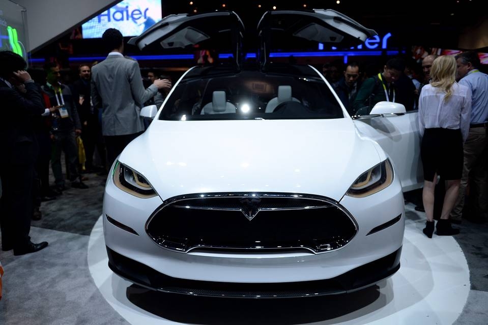 Tesla не намерена менять производителя автопилота для своих электромобилей