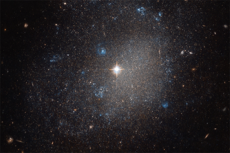 Фото дня: «небольшая звёздная» галактика в созвездии Гончих Псов