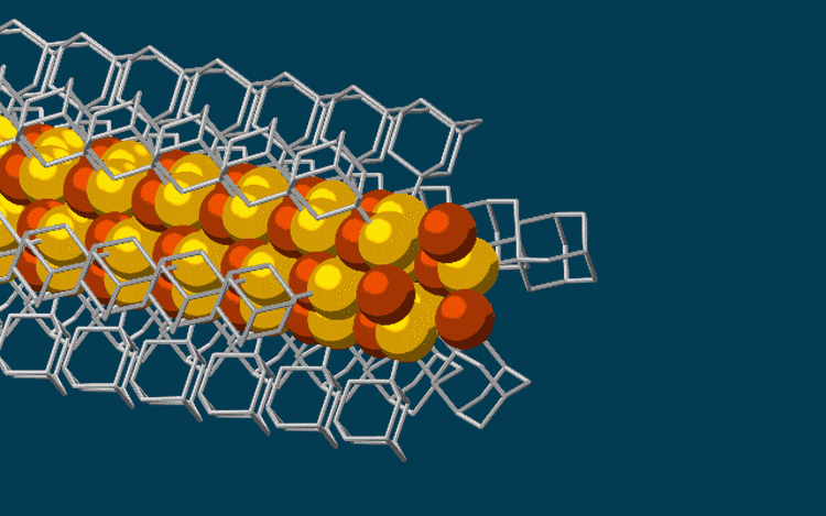 Мультипликация комплектации нанопроводов, где ярко-красным намечены атомы меди, жёлтым сера, но стальным адамантаны (SLAC)
