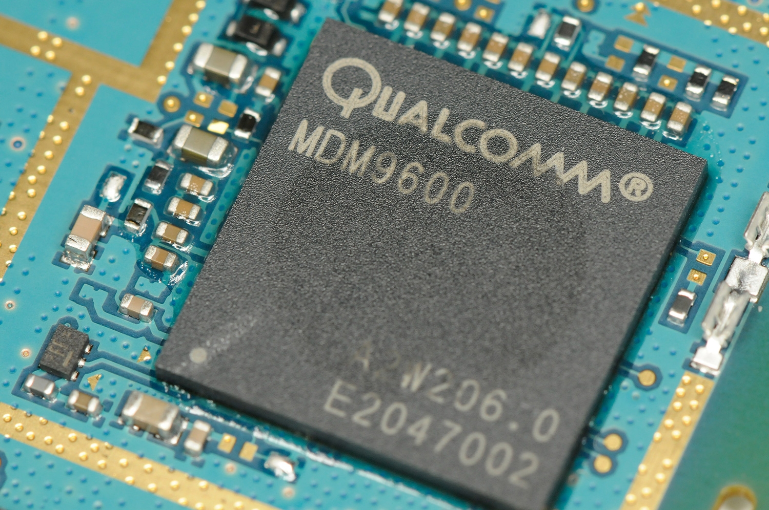 Потеря заказов от Apple не помешала Qualcomm остаться лидером на рынке модемов для смартфонов