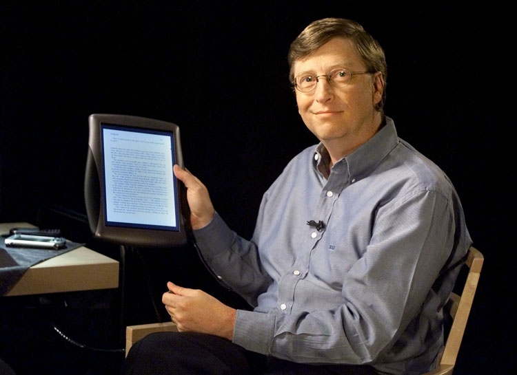  Бил Гейтс и планшетник Майкрософт примера 2000 года (Reuters) 