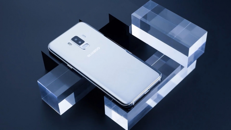 Видео: подробности о полноэкранном смартфоне Bluboo S8 Plus