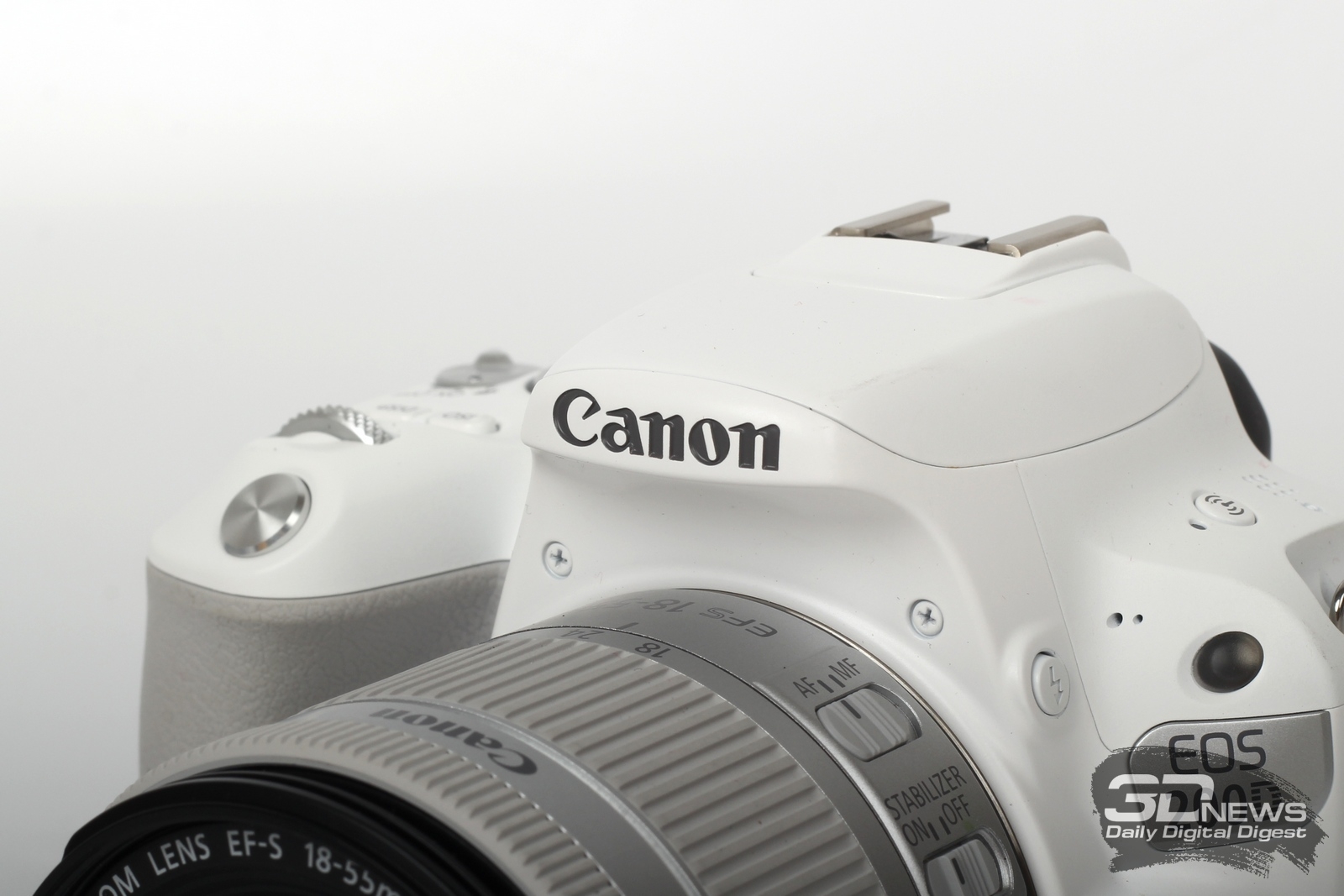    Canon EOS 200D:   