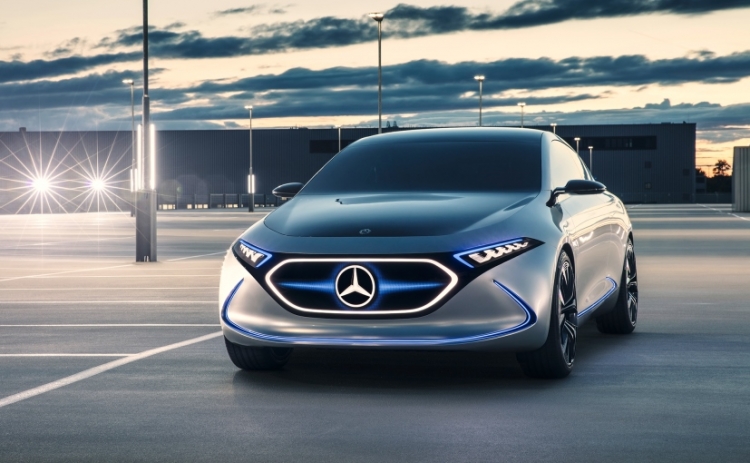 Электрохетчбэк Mercedes-Benz EQA готовится ударить по позициям Tesla Model 3