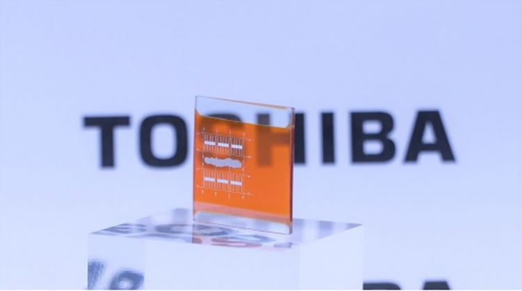  Квалифицированный двухслойный безоблачный элемент Toshiba с отдачей до 40 % (25 х 25 миллиметров) 