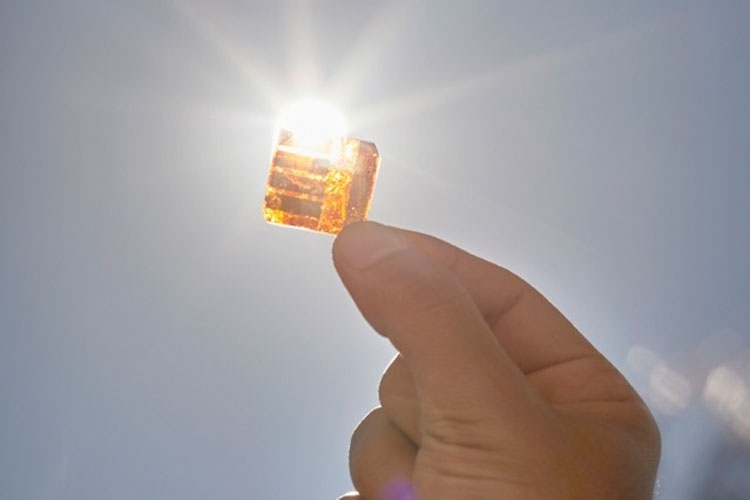  Солнечная клетка из перовскита (MIT) 