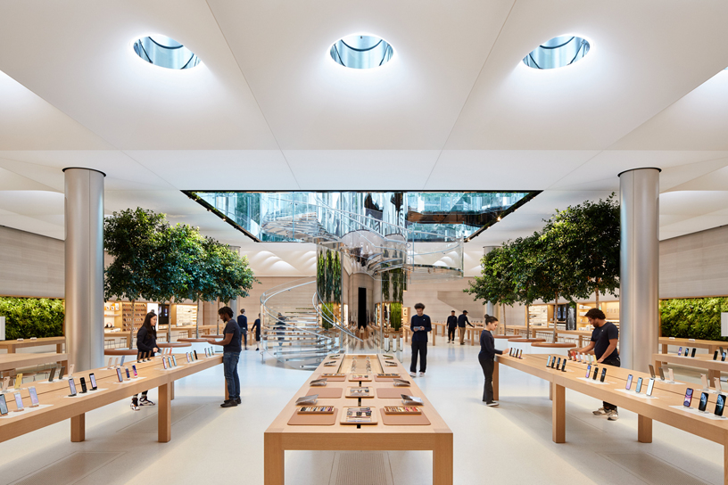 Apple запретила сотрудникам Apple Store предлагать примерку AirPods и Apple Watch из-за коронавируса