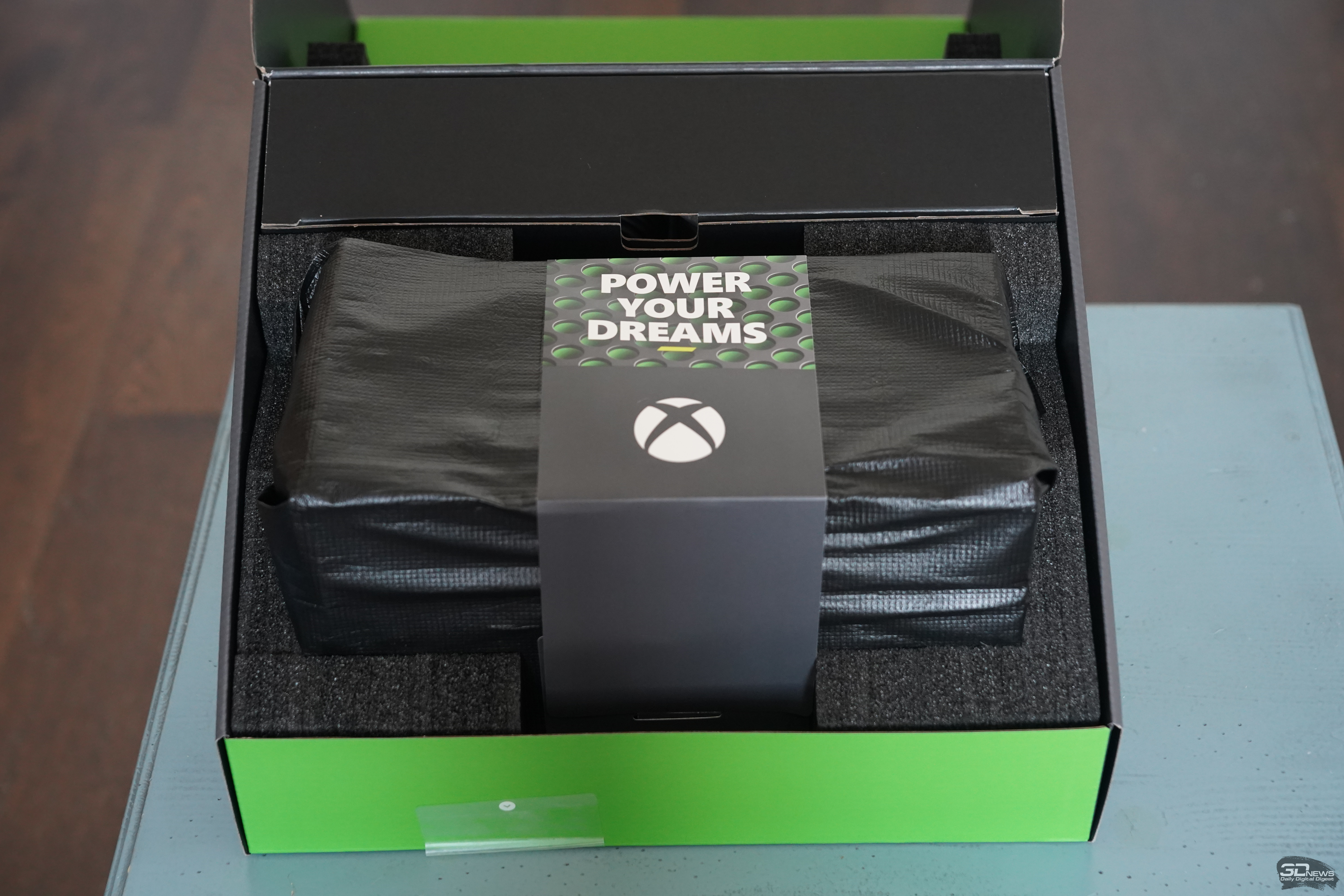 Xbox series s бу. Икс бокс Сериес s коробка. Xbox one Series s комплектация. Xbox Series s комплектация в коробке. Microsoft Xbox Series x комплектация.