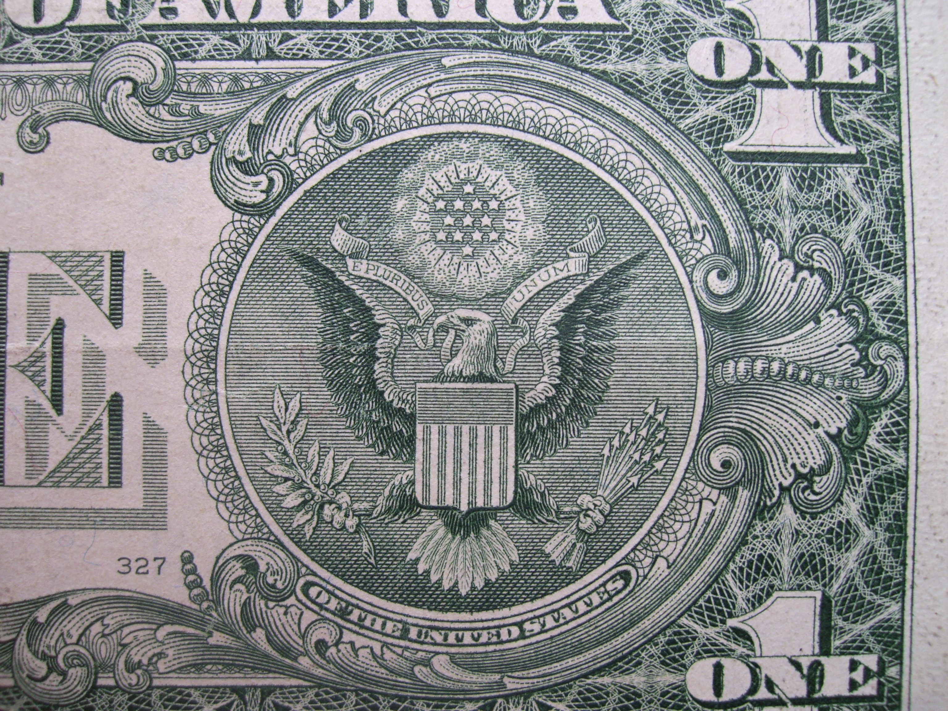 Dollars out on top on god. Однодолларовая купюра масонство. Символы на долларовой купюре. Изображение доллара. Масонский знак на долларовой купюре.