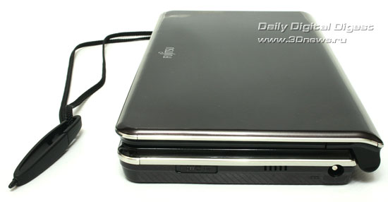  Fujitsu LifeBook UH900. Вид справа 