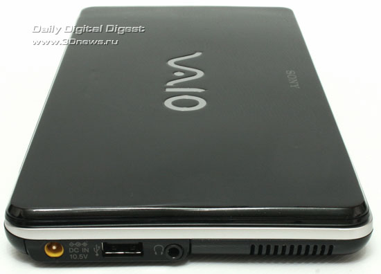  Sony VGN-P39VRL/Q. Вид слева 