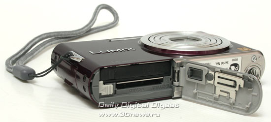  Panasonic LUMIX DMC-FX66. Аккумуляторный отсек 