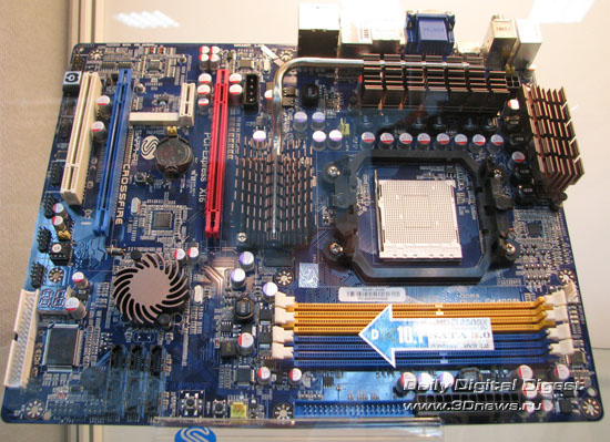 Sapphire PURE CrossFireX 890GX Sapphire PURE CrossFireX 890GX