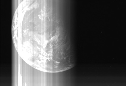 Фотография Земли, сделанная зондом Hayabusa Фотография Земли, сделанная зондом Hayabusa