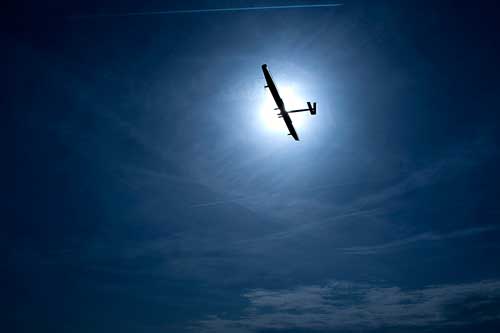 Самолет Solar Impulse в полете Самолет Solar Impulse в полете