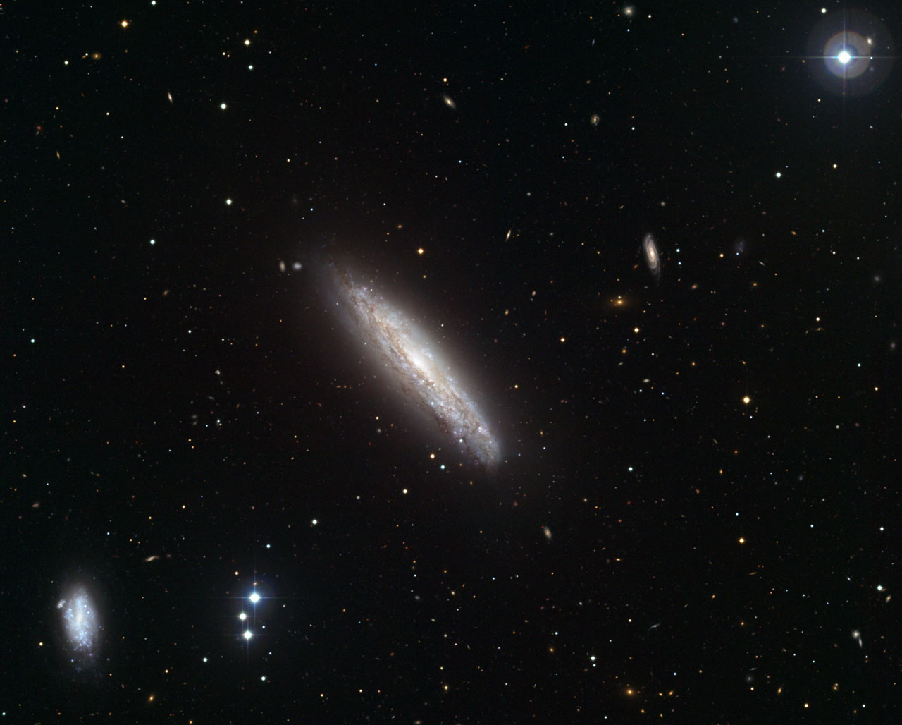 Галактика NGC 4666 Галактика NGC 4666