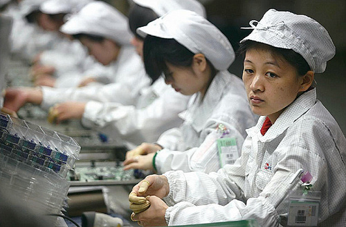 Рабочие завода Foxconn