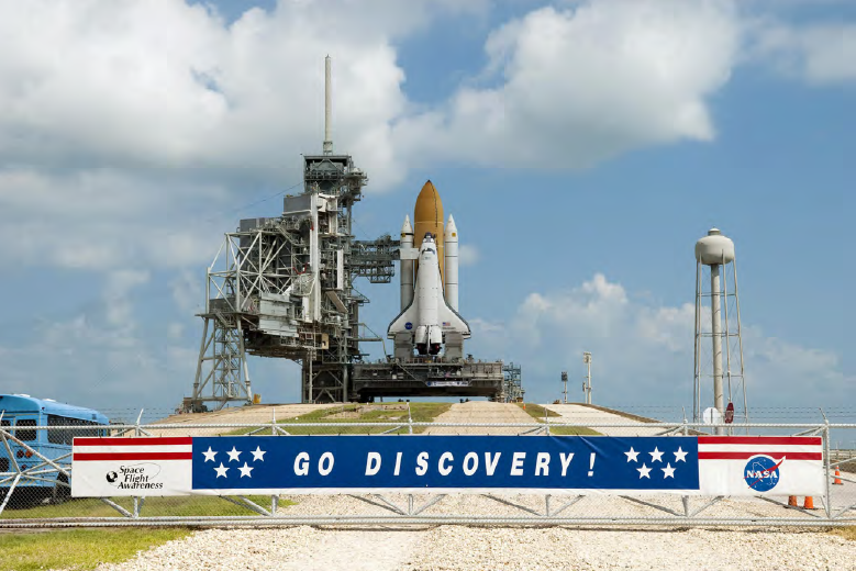 Шаттл Discovery на стартовом столе Шаттл Discovery на стартовом столе