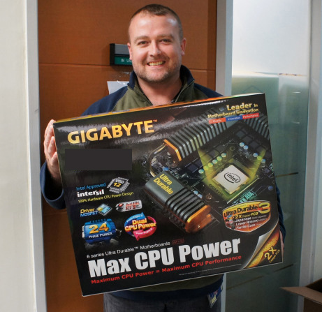 Гигантомания в исполнении Gigabyte: коробка от платы UD11