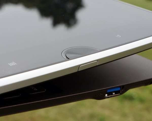 Фотография планшета ASUS