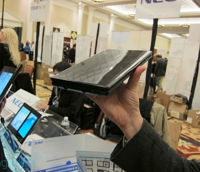 Коммуникатор NEC LT-W с двумя экранами
