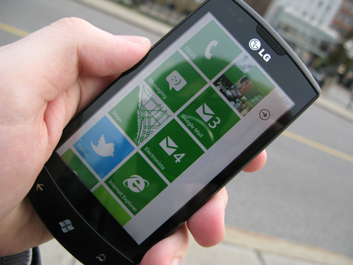 Смартфон LG с Windows Phone 7