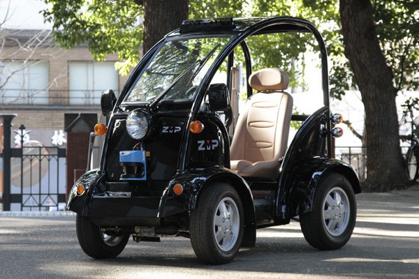 Одноместный робот-автомобиль ZMP RoboCar MEV