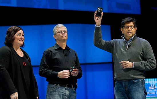 Демонстрация смартфона на базе Intel Medfield