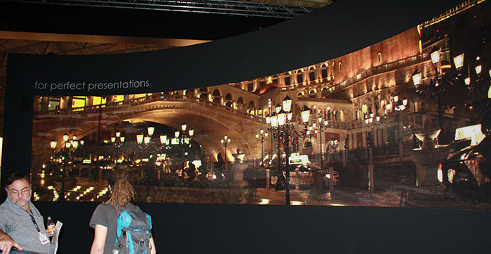 10-метровый изогнутый LED-экран Barco NX4 3D