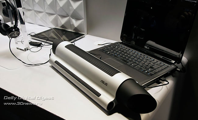 Фотографии аудиотехники на стенде ASUS