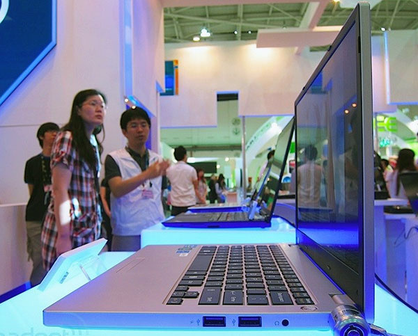 Ноутбук LG P220
