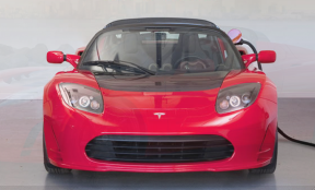  Электрокар Tesla Roadster, оснащенный батареями Panasonic 