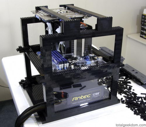 Корпус из LEGO для трёх компьютеров