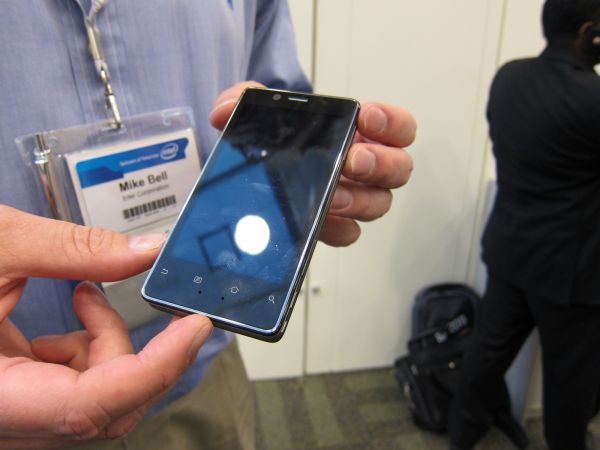 IDF 2011: Intel снова показала смартфон на базе Medfield