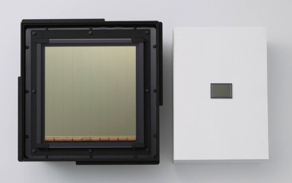 Comparison of the giant CMOS-sensor Canon with full-format